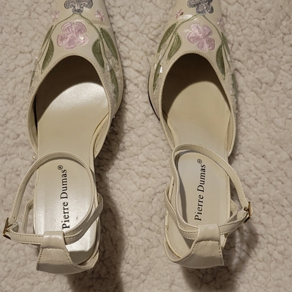 WOMENS PIERRE DUMAS LEATHER POINTED TOE CREAM FLORAL HEELS W/ ANKLE STRAP SZ 7.5 - Picture 13 of 16